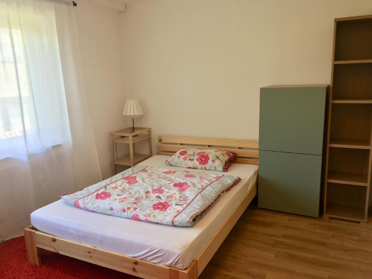 Mayen, Im Mohren, Privatzimmer Nr2, Waldrand, Nahe Nurburgring & Burg Eltz, Gemeinschaftsbad Exterior photo